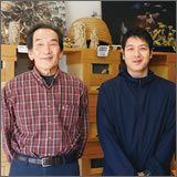 ヒグチ養蜂園　代表　樋口 義明さん（左） 敬祐さん（右）